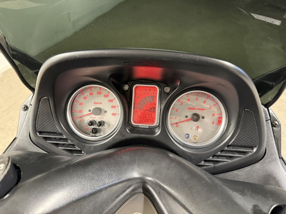Yamaha T max -2006год.Продавам. Закупен от Yamaha в България.