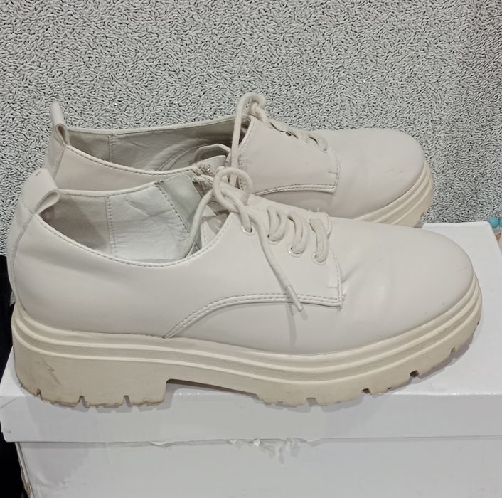 Продам обувь школьную для девочки,размеры 34,36,37