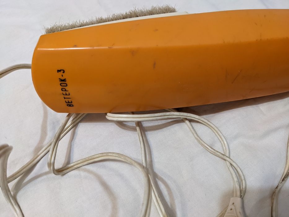 Электрическая щетка