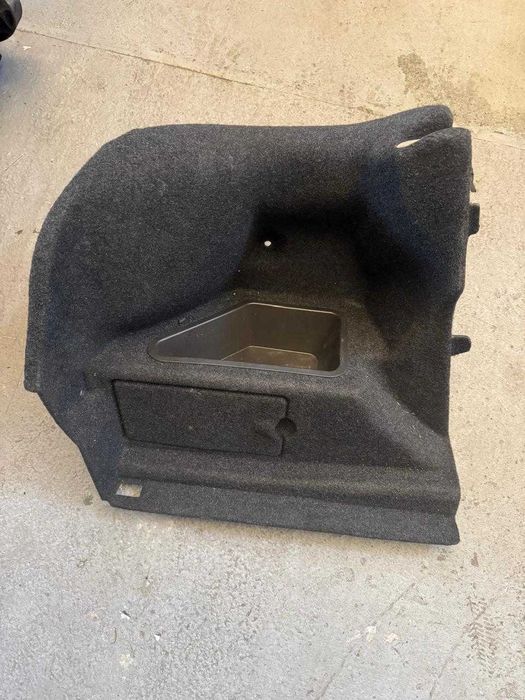 Обшивка багажника от БМВ Е60.