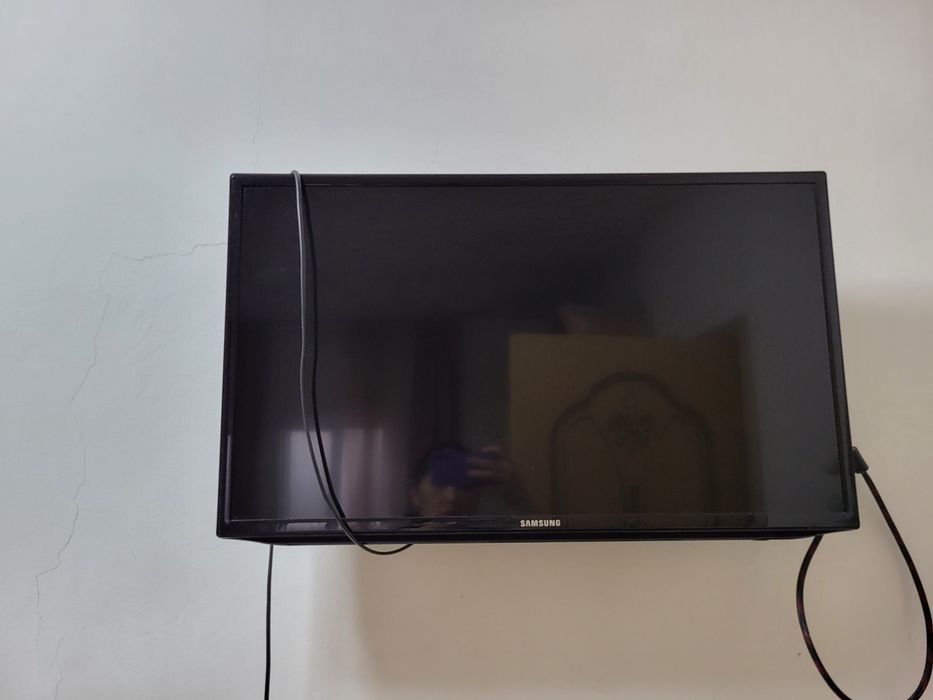 Телевизор самсунг, диагональ 32