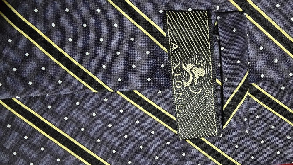 A Xiong - cravata barbati