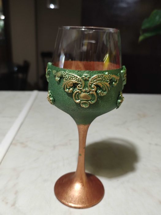 Ръчно рисувани чаши и свещник