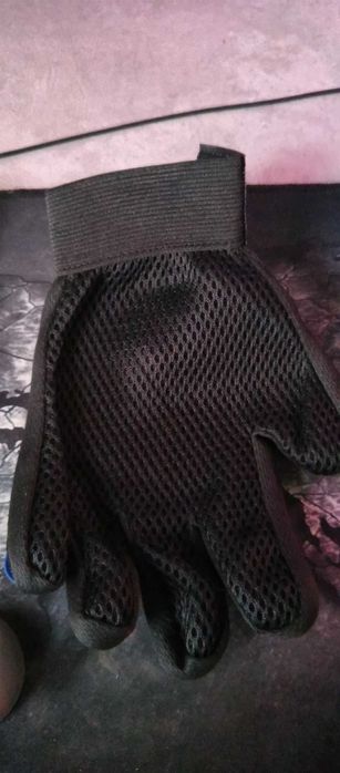 перчатка чесалка для животных