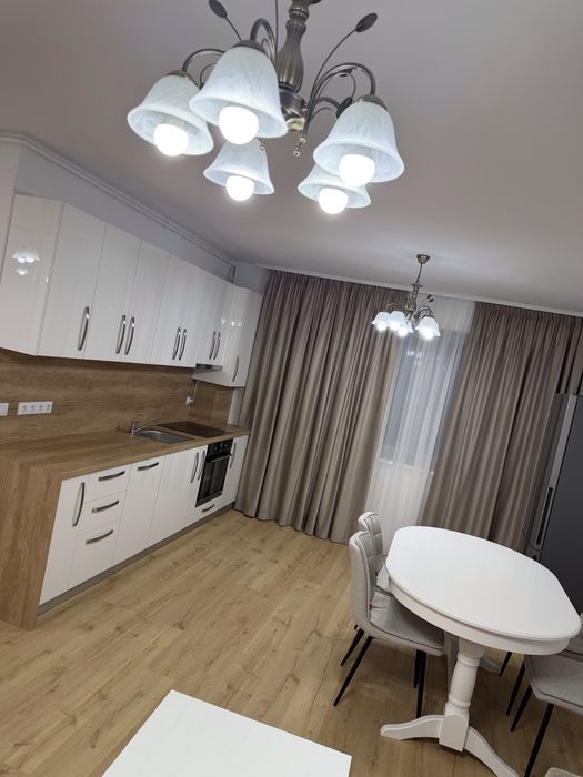Inchiriez apartament 3 camere Stefan cel Mare