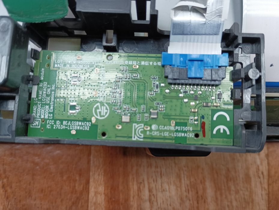 Продавам на части телевизор със счупен дисплей LG 32LM6300PLА