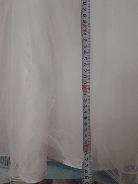 Бяла шаферска рокля