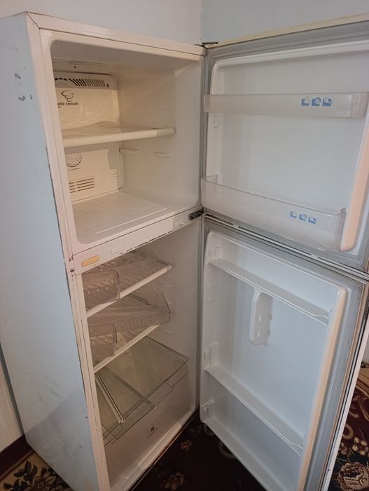 Самсунг холодильник сотилади.