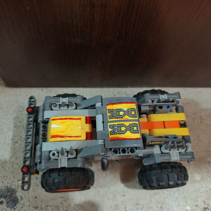 Lego technic cu motor