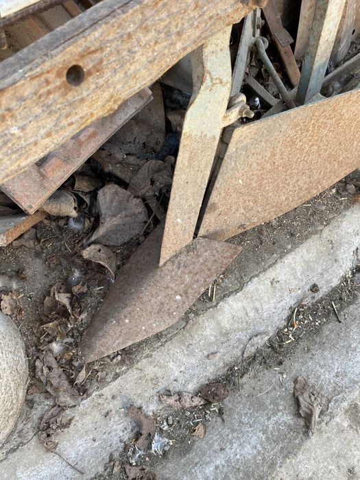 Se vinde motocultor de putere mare adus din Franta cu freza, plug reversibil , plug de bilonat la pretul de 1100€ neg.Ghighiseni Bihor 0746603245