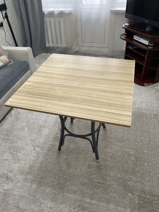 Обеденный стол хорошего качества