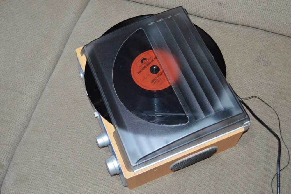 Sistem Audio Retro All-in-One: Pick-up + Radio Stereo Shimo TT-18W