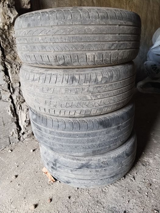 Продается шины для Тойота Камри(21555r17)