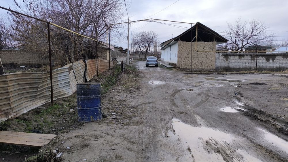 Yangiyo'lda 3 sotixli qulay joylashuvga ega ter sotiladi