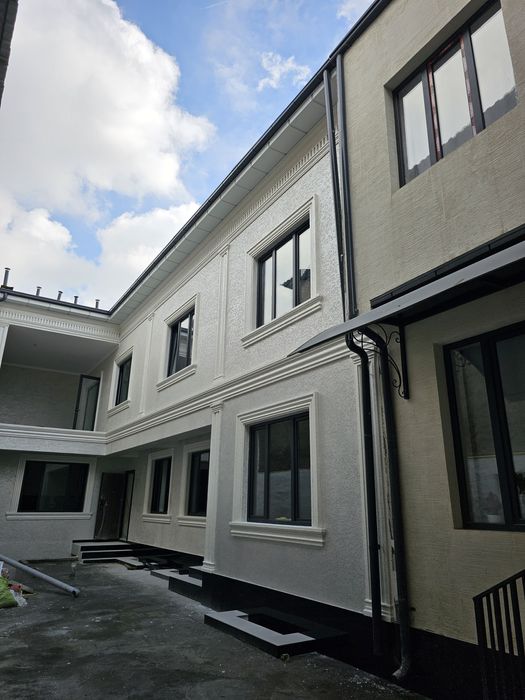 Котедж 3 уровня , в городе. Каробка