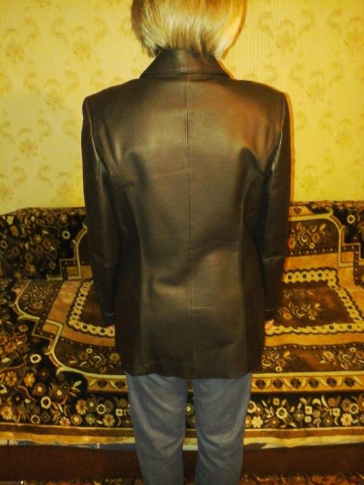 Продам куртку кожаную женскую