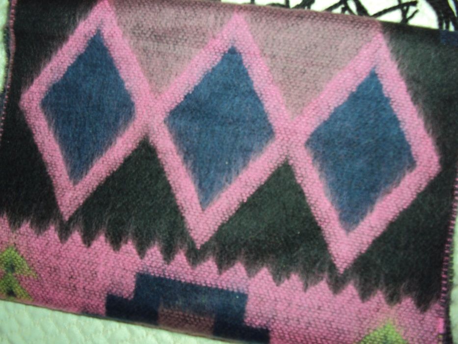 Продавам елегантен качествен шал