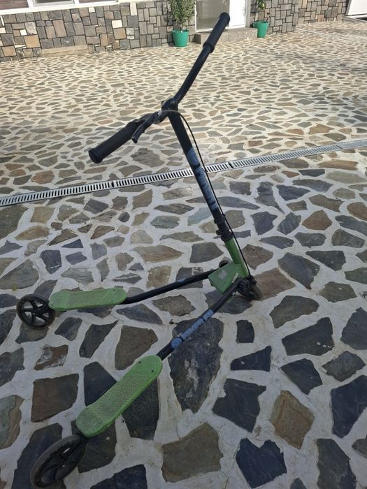 Trotineta cu trei roti