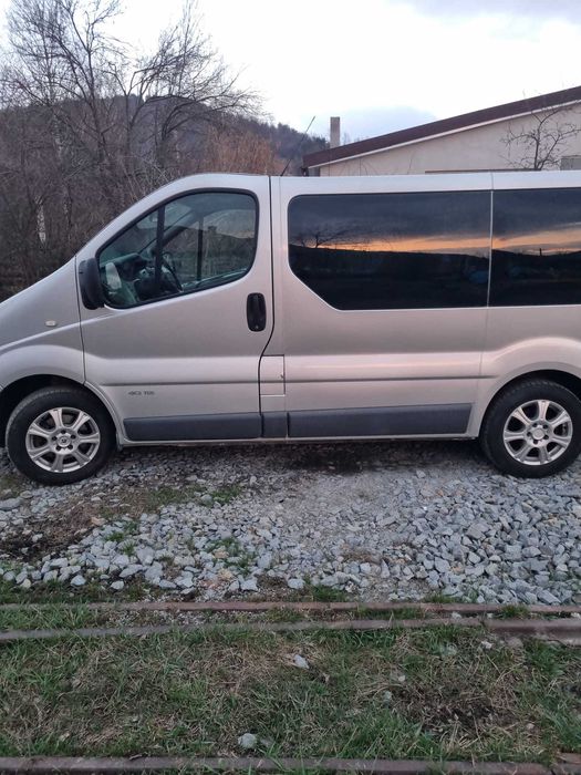 Vând Renault Trafic (8+1 locuri), autoturism spațios și fiabil
