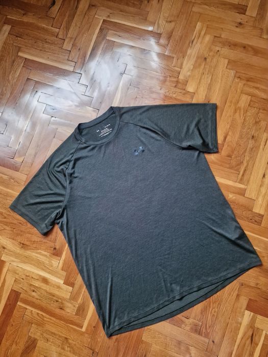 Страхотна мъжка тениска UNDER ARMOUR  размер XL