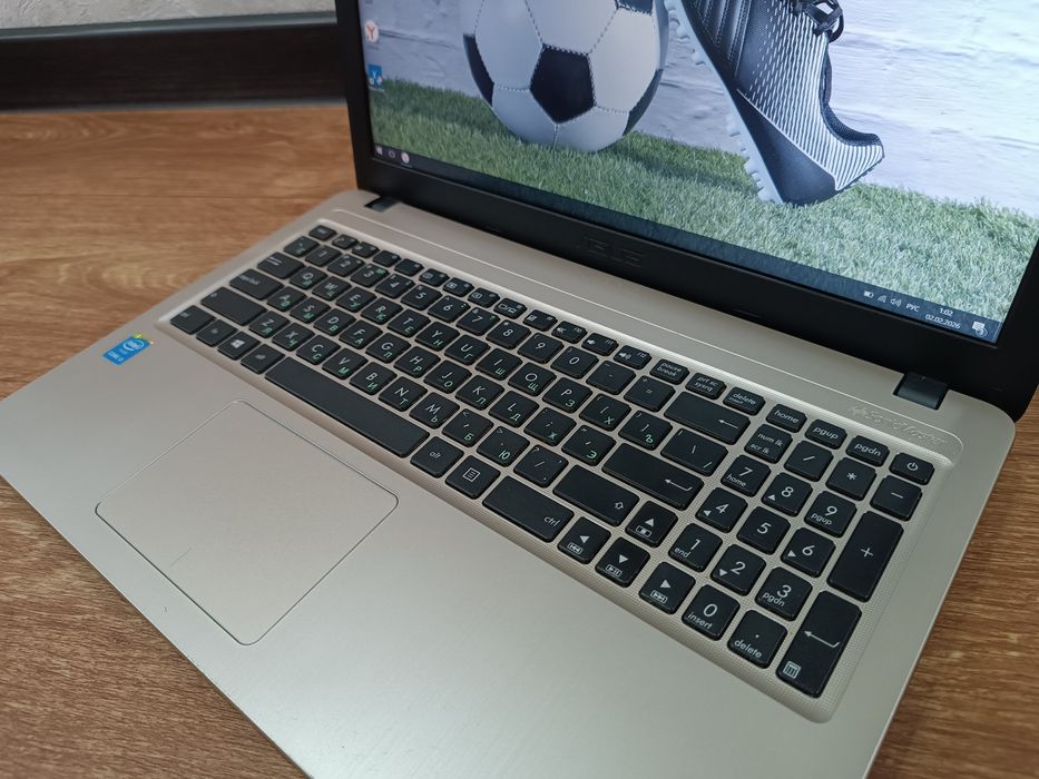 НОУТБУК Asus VivoBook Windows 10.