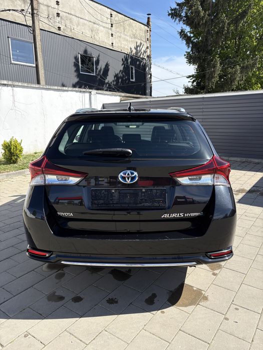 -- Toyota Auris Hybrid  2016 --