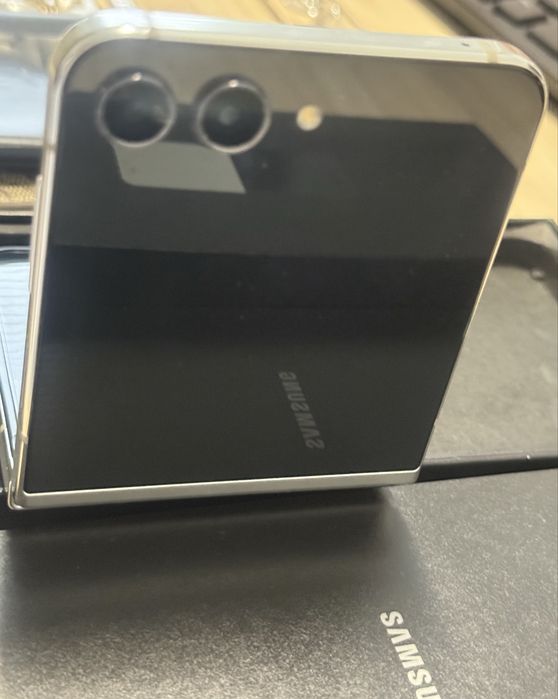 Samsung Z flip 5 512 G Гаранционен
