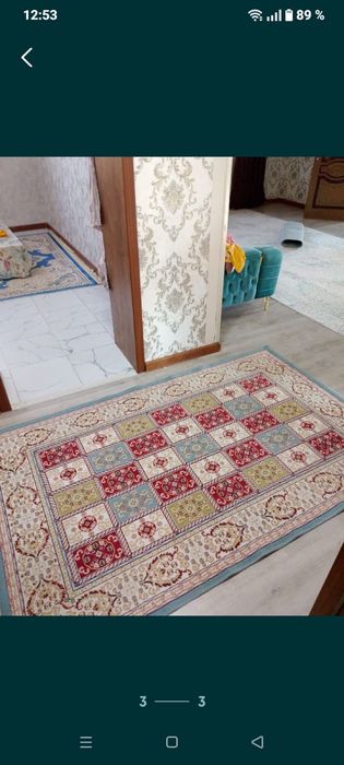 красивый ковер в отличном состоянии