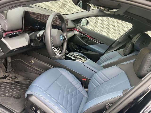 BMW i5 2025 — 5