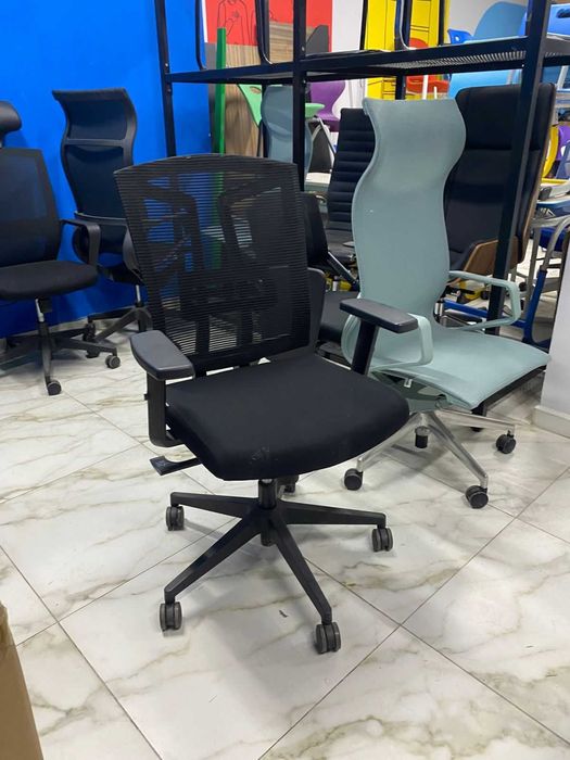 Продам офисные кресла разные