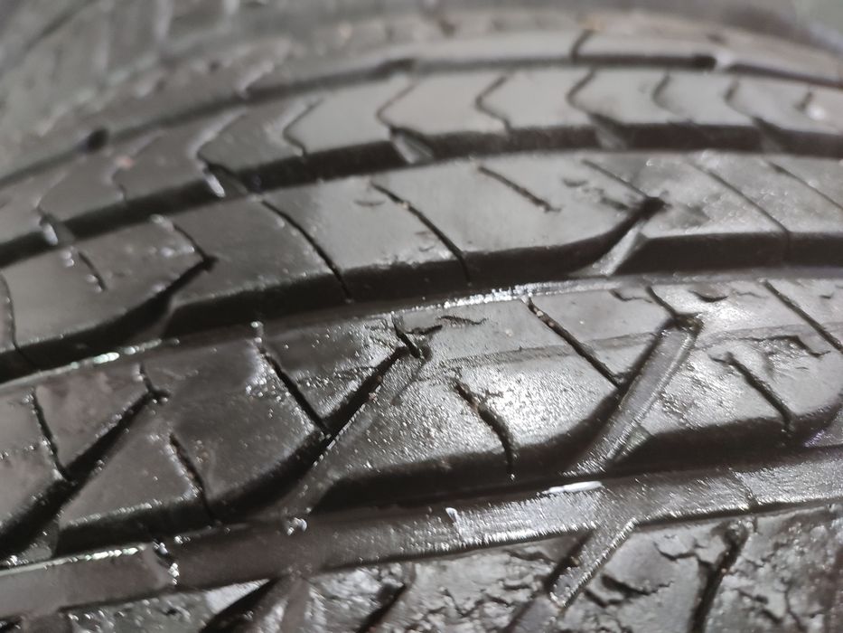 Продам комплект резины 215/55/17