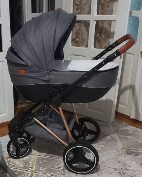 Коляска 3 в одном и сумкой, новая