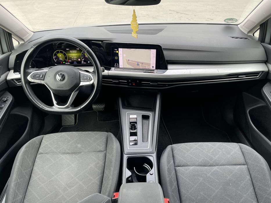 Volkswagen Golf 8 •2021 •Automat •2l Diesel •150 CP