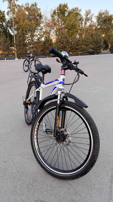 Velosiped sotiladi, alumin ramali 26 kuryerlar uchun maxsus yig'ilgan