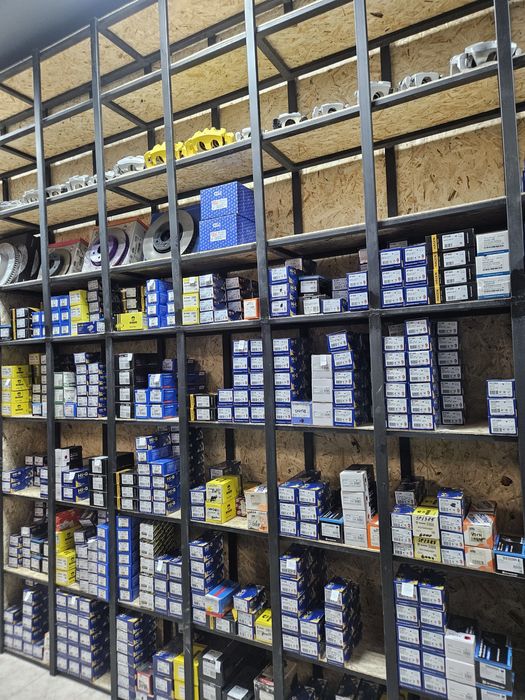 Железные полки ,стеллажи