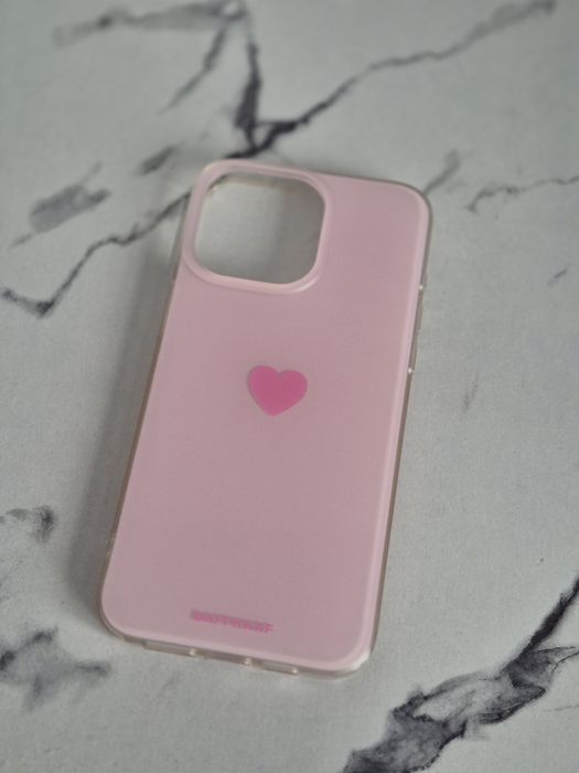 Стильные чехлы для iPhone 15 Pro Max (почти новые)