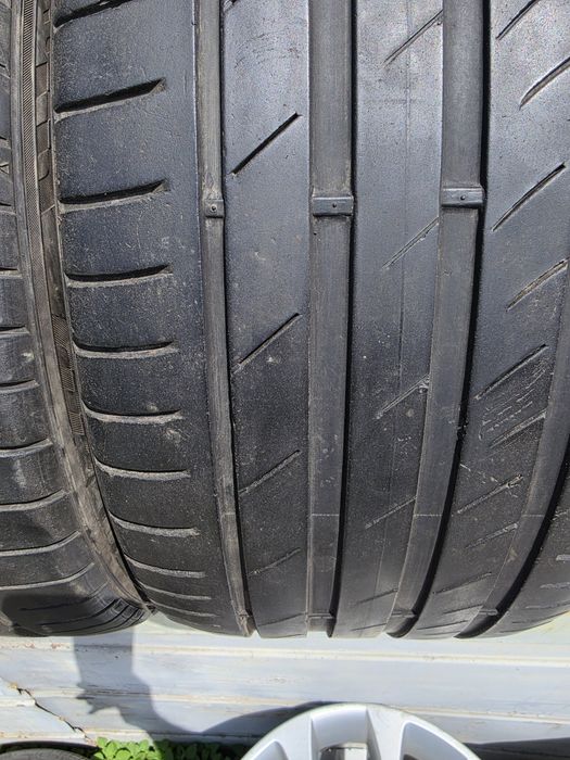 2 бр. летни гуми 275/35/20 Kumho DOT 0420 4-5 mm