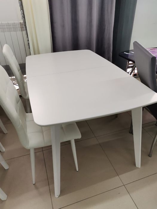 Продам стол обеденный