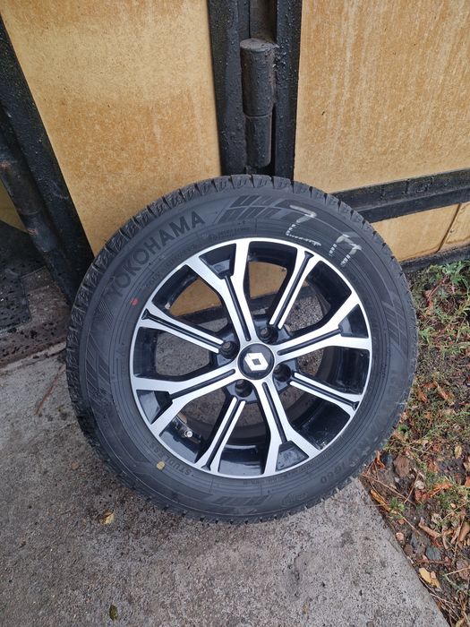 Шины с дисками почти новые(меньше сезона)