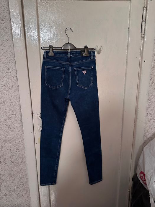 Продам джинсы женские Guess