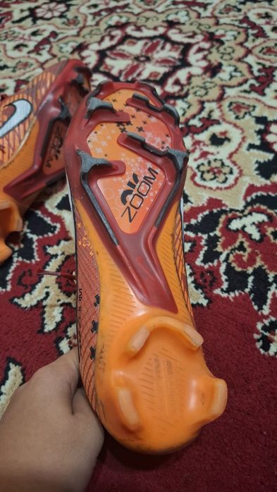 Бутсы и сороконожки