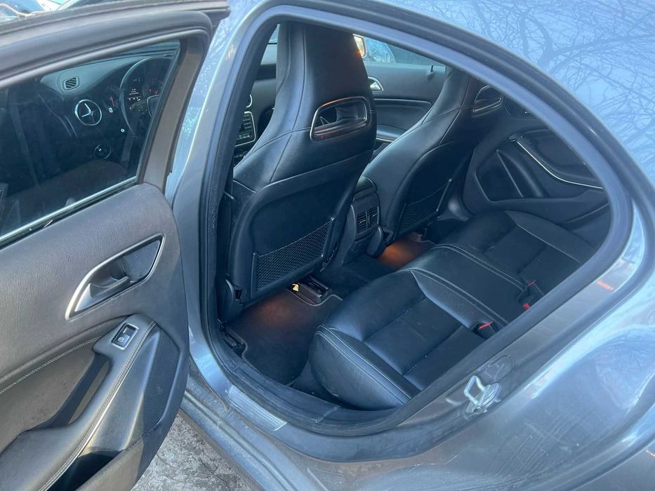 Mercedes Benz кола