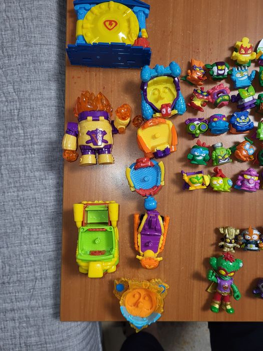 Figurine superzings: normale, rare, masinute