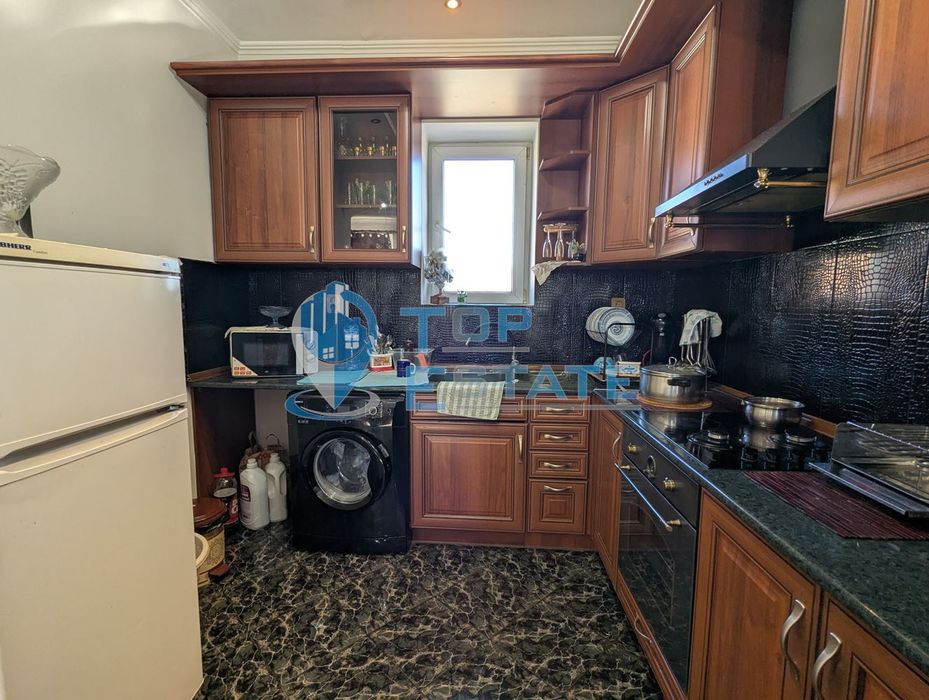 Ремонтирана и готова за нанасяне къща в село Пчелище, област Велико Т