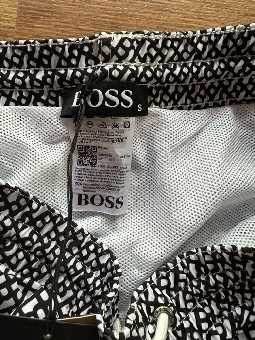 Мъжки,шушлекови шорти Hugo BOSS с вътрешна мрежеста подплата