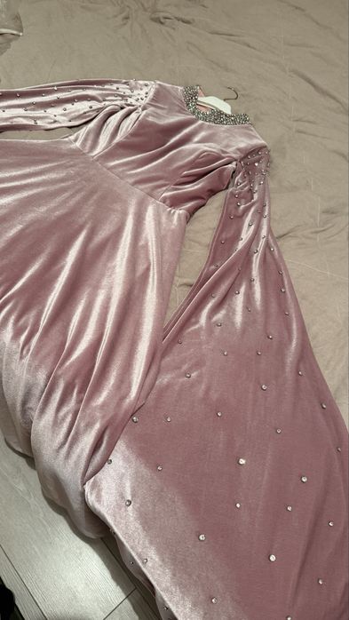 Платья оба почти новые