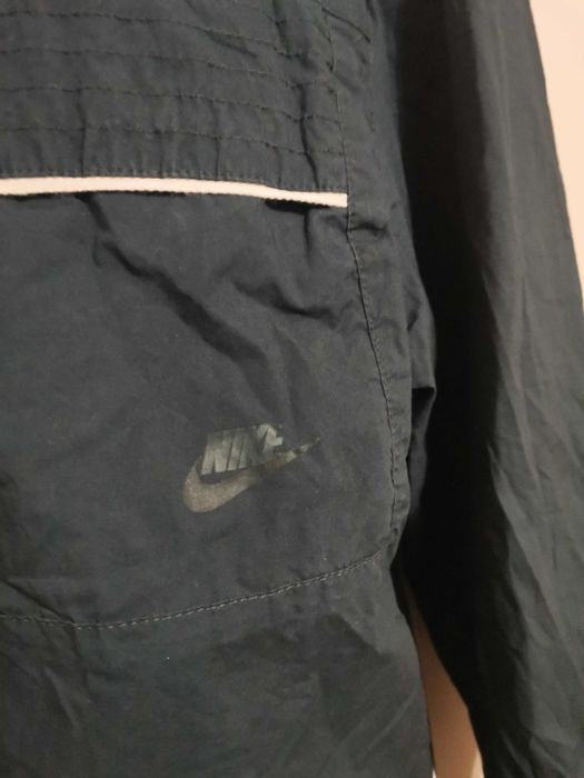 NIKE SPORTSWEAR Style Essential Shirt.