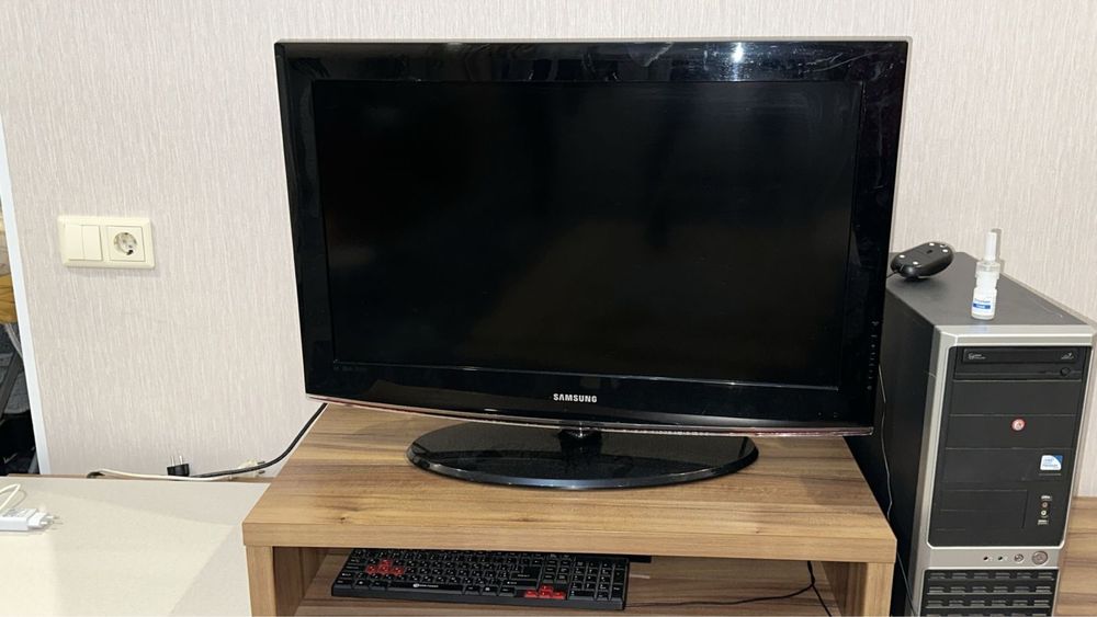 Продам телевизор samsung 82 диоганаль