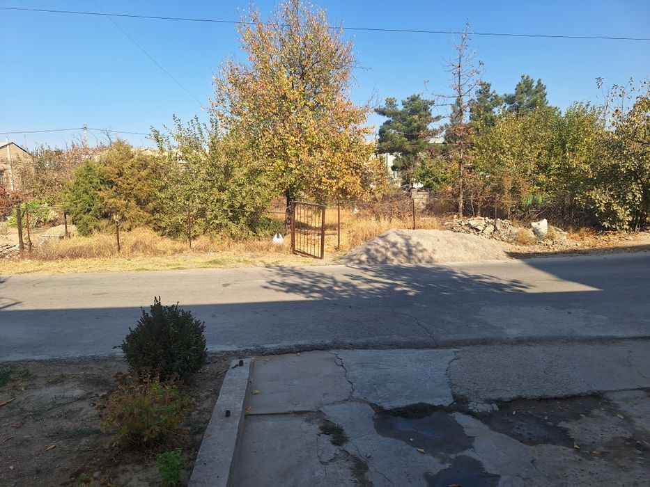 Урикзорда   6  соту 5 хона сотилади