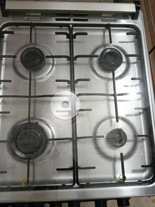 Vând aragaz folosit 1 an